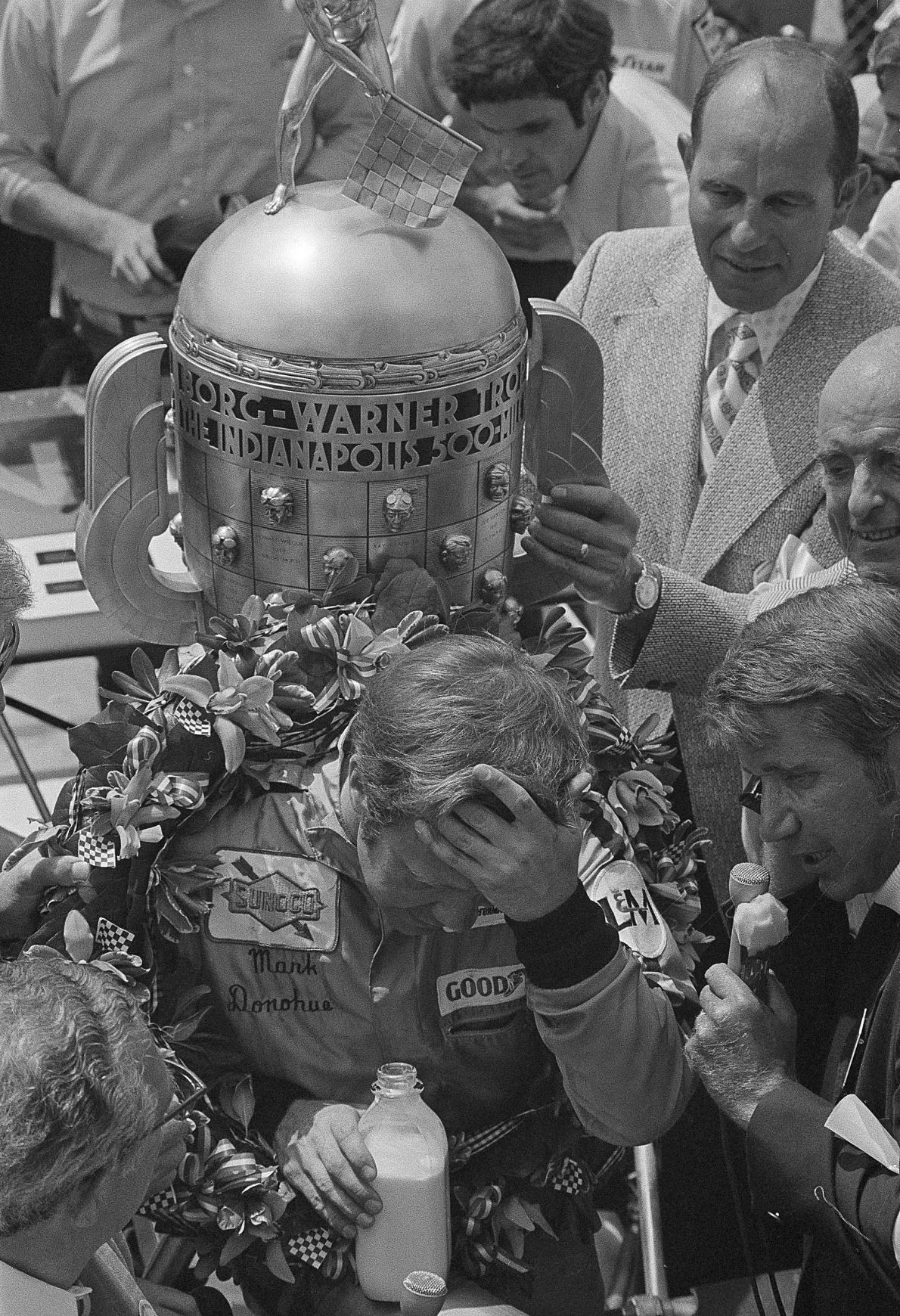 1972: Mark Donohue beats Al Unser to win Indy 500